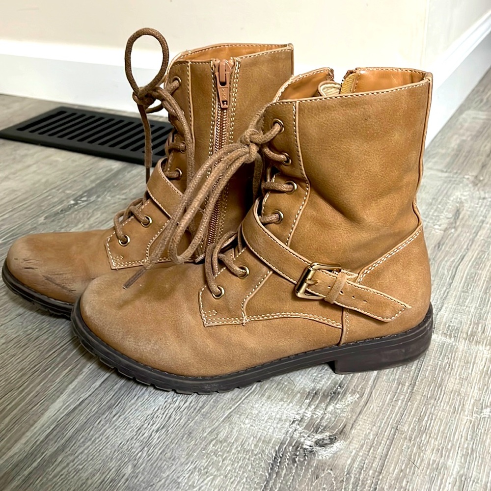 Tan girls boots